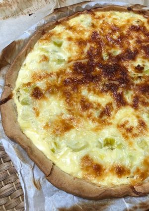 Una foto de Quiche de puerros y cebolla