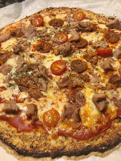 Una foto de Pizza de base de coliflor con Lékué y Mambo, receta fácil 😍
