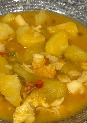 Una foto de Patatas Guisadas con Choco y Langostinos