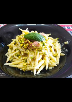 Foto di Trofie al pesto di pistacchio e mortadella