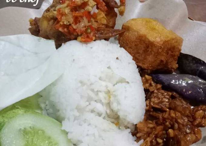 Ayam goreng penyet surabaya