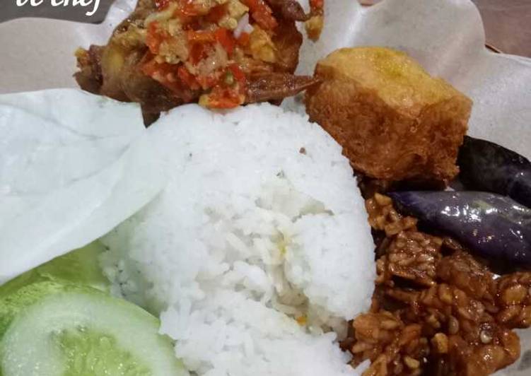 Resep Ayam Goreng Penyet Surabaya Yang Nikmat