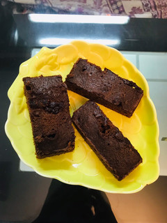 A picture of Brownie/chocolate cake.