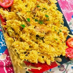 A picture of Chicken pulao.