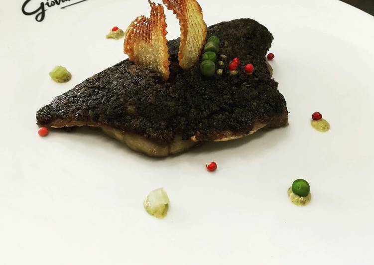 Trota al pangrattato alle olive nere e pepe rosa