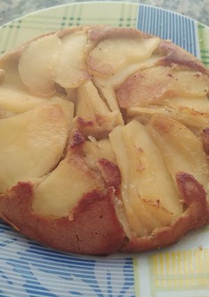 Una foto de Mini torta saludable de manzana y avena, light, rápida, sin horno
