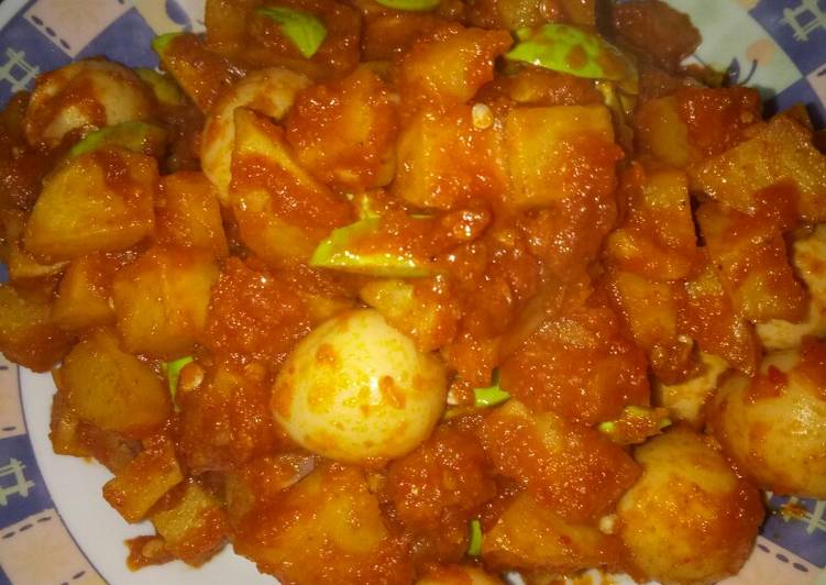 Telur puyuh kentang pete balado