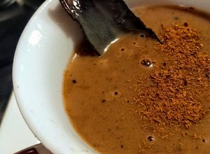 Una foto de Chocolate caliente con notas de jengibre y canela...!☕