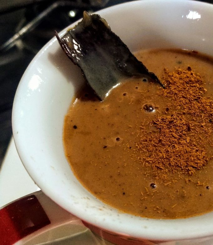 Una foto de Chocolate caliente con notas de jengibre y canela...!☕