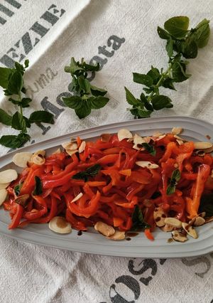 Foto di Peperoni con menta e mandorle
