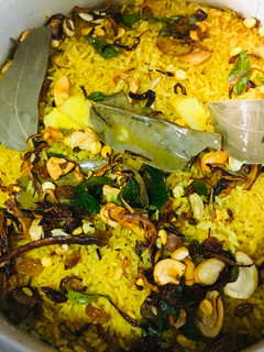 ரைஸ் குக்கரில் சுவையான சிக்கன் தம் பிரியாணி (Delicious Chicken Dum Biryani in Rice Cooker) செய்முறை முக்கிய புகைப்படம்