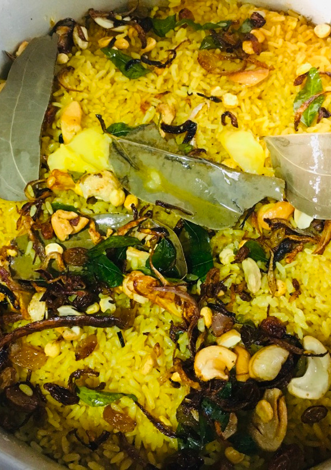 ரைஸ் குக்கரில் சுவையான சிக்கன் தம் பிரியாணி (Delicious Chicken Dum Biryani in Rice Cooker) செய்முறை முக்கிய புகைப்படம்