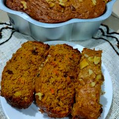 A picture of Carrot and apple cake.