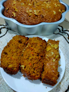 A picture of Carrot and apple cake.