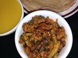 કારેલા કાંદા નું શાક (Karela Kanda nu Shaak recipe in Gujarati)