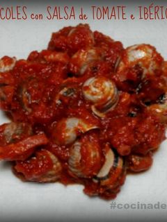 Una foto de Caracoles con salsa de tomate e ibéricos