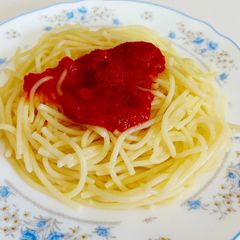 A picture of Spaghetti with wine sauce.