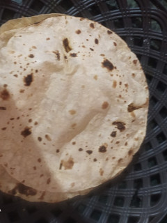 બે પડ વાળી ફુલકા રોટલી (Do Padi Fulka Rotli Recipe In Gujarati) રેસીપી મુખ્ય ફોટો