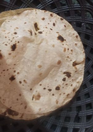 બે પડ વાળી ફુલકા રોટલી (Do Padi Fulka Rotli Recipe In Gujarati) રેસીપી મુખ્ય ફોટો