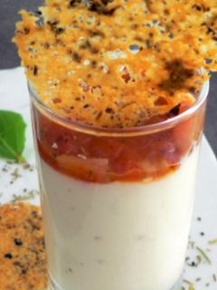 Une photo de Panna cotta au parmesan