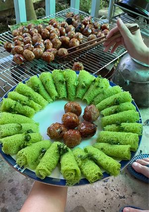 Hình của món Nem nướng bánh hỏi miền Tây.