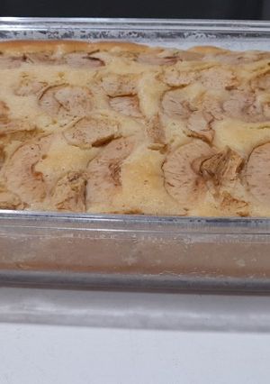 Una foto de Queque de yogurt con manzanas 🍎