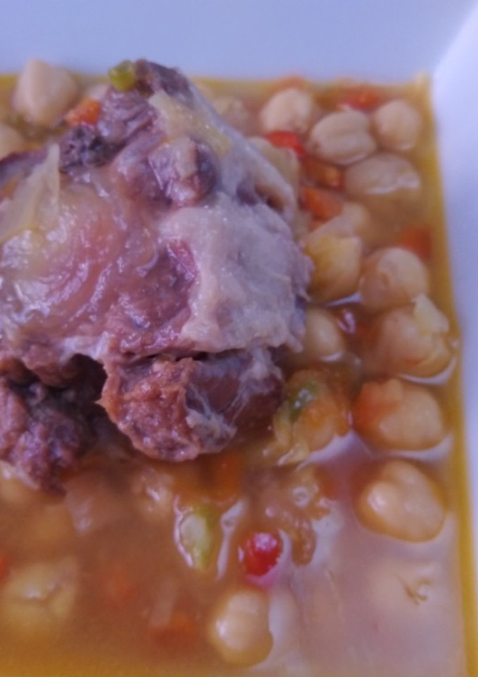 Una foto de Garbanzos con rabo de ternera
