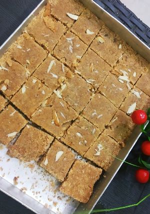 बेसन मावा बर्फी (Besan Mawa Burfi recipe in Hindi) रेसिपी मुख्य फोटो