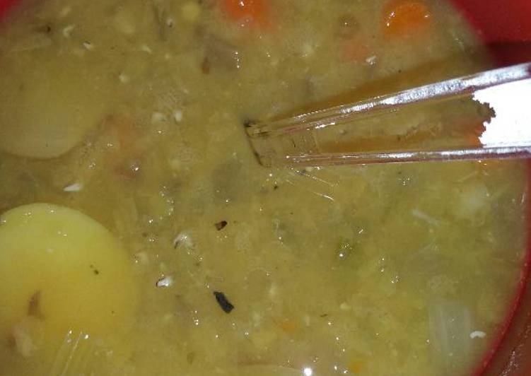Vegetable lentil crockpot soup