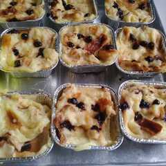 A picture of Puding roti tawar kukus.