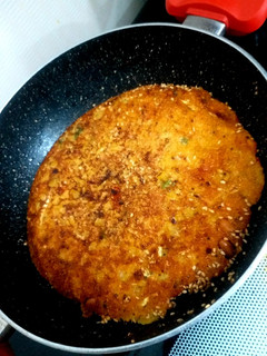 ઇન્સ્ટન્ટ હાંડવો (Instant Handvo Recipe In Gujarati) રેસીપી મુખ્ય ફોટો