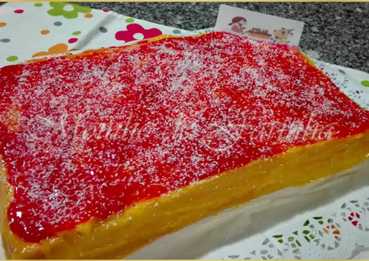 Bolo de aniversário com brilho de framboesa