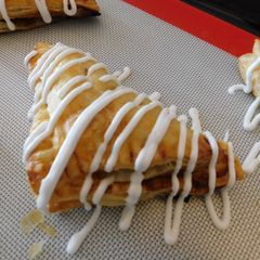 Easiest Apple Turnovers A picture of Easiest Apple Turnovers.