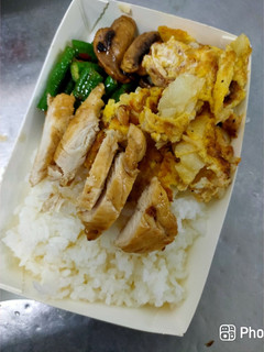 不浪費食材-蒜香迷迭香嫩煎雞胸便當 的食譜成品照片
