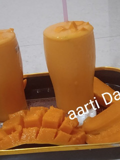 मैंगो शेक(mango shake recipe in hindi) रेसिपी मुख्य फोटो