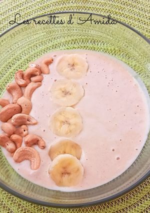 Une photo de Smoothie bowl banane beurre de cacahuète