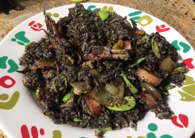 Langkah Mudah untuk Membuat Nasi Goreng Cumi Item yang Menggugah Selera