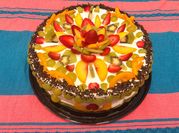 Una foto de postre de durazno y kiwi