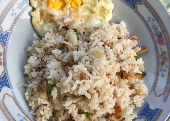 Nasi goreng putih telur ceplok