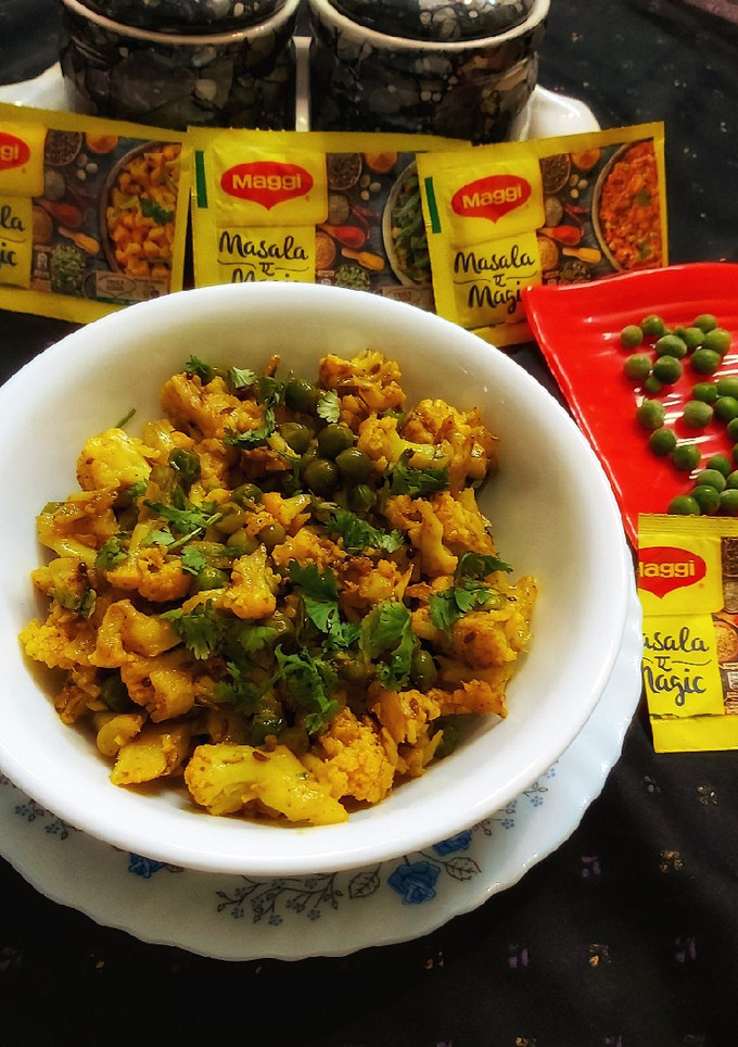 फूल गोभी मटर मैजिक मसाला(Phool gobhi matar magic masala recipe in hindi) रेसिपी मुख्य फोटो