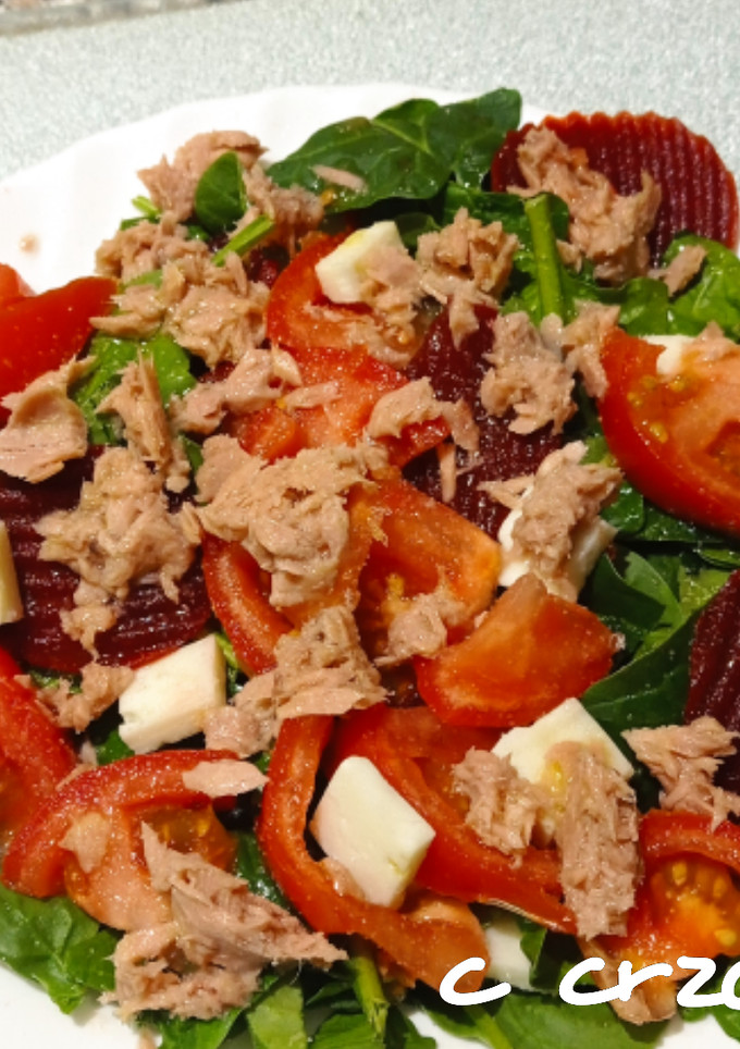 Una foto de Ensalada de espinacas y queso de cabra