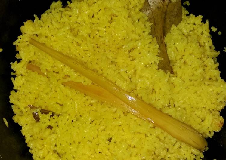 Nasi kuning magic com simple, wangi, gurih