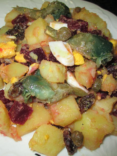 Una foto de Ensalada otoñal de patatas con remolacha y alcachofas infusión