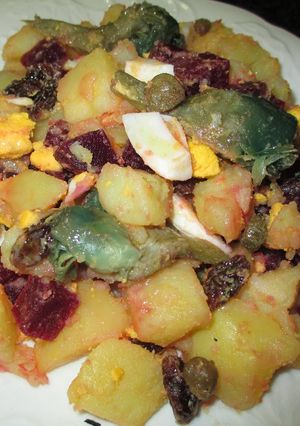Foto principal de Ensalada otoñal de patatas con remolacha y alcachofas infusión