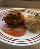 Pollo con nopales en chile morita
