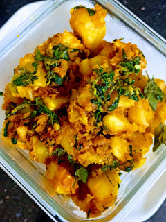 मेथी आलू की सूखी सब्जी (methi aloo ki sukhi sabzi recipe in Hindi) रेसिपी मुख्य फोटो