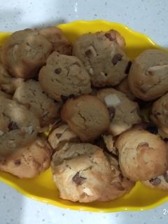 Una foto de Cookies de chocolate blanco y chocolate negro