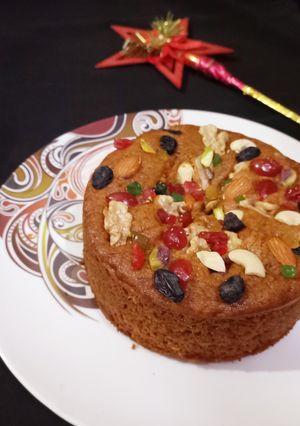 एगलेस फ्रूट प्लम केक ऑन गैस स्टोव (Eggless Fruit Plum Cake On Gas Stove ki recipe in hindi) रेसिपी मुख्य फोटो