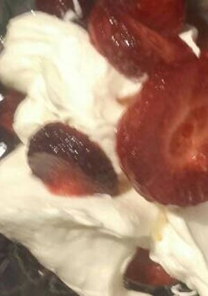 Una foto de Frutillas con crema chantilly