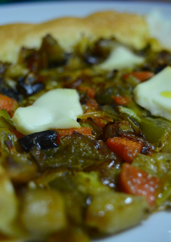 Una foto de Hojaldre de verduras al pesto y queso fresco